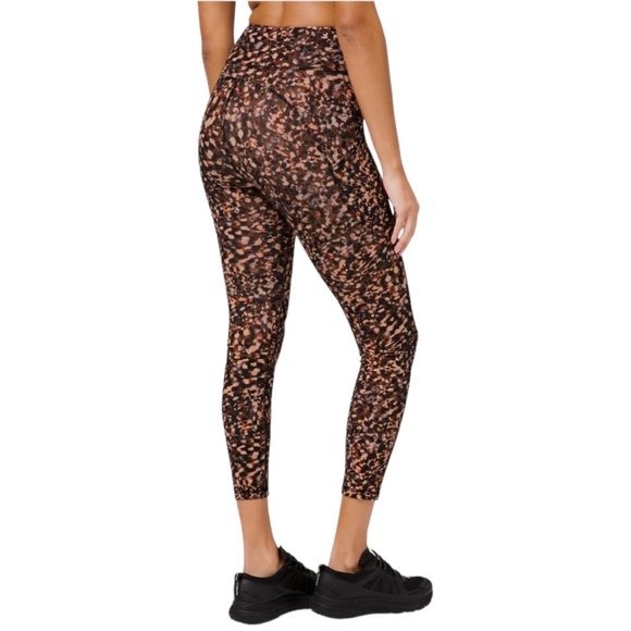 Lululemon Women's Invigorate workout pants yoga pants, Sz 2 - Picture 13 of 17